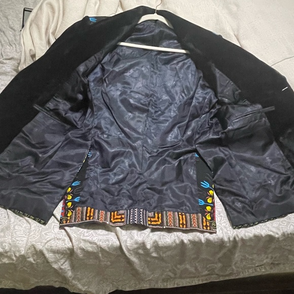 Medium size maybe a Large.. - Picture 5 of 6